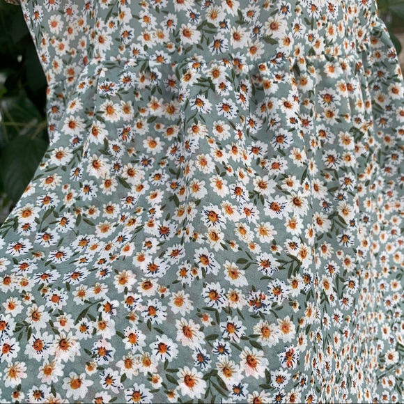 Zoey Reva green floral/ daisy dress! - Picture 4 of 7